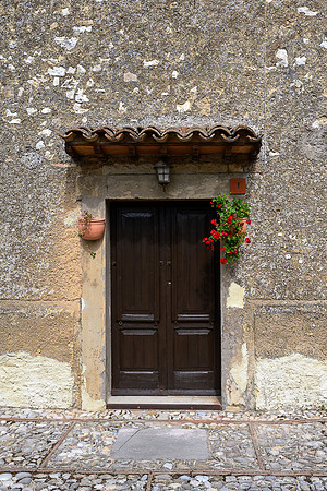 20220125 a 22,185433,Gertrude's Door ,c