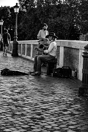 p,20230323 aa 43,194628,Street Artist and Fan ,b