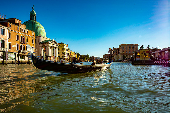A Gondola Comes