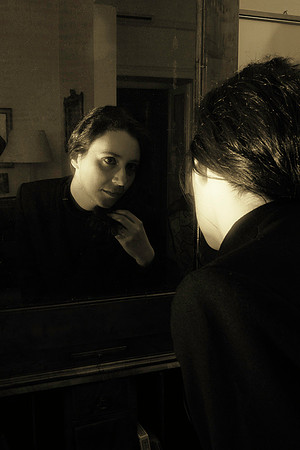 Elly and the Mirror