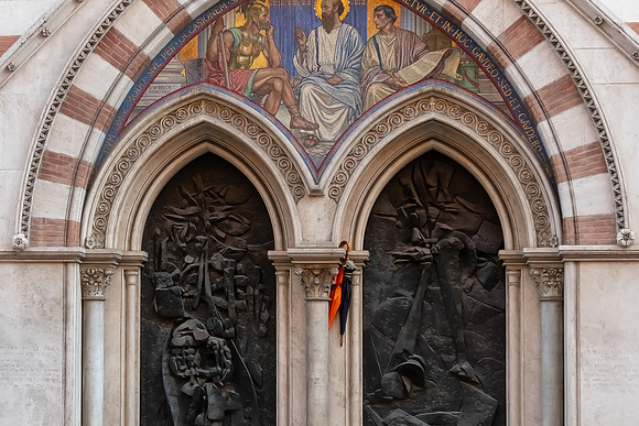 20211118 a 42,194723,Church Doors ,c