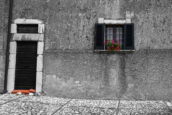 20220127 a 42,185475,A Very Old House ,c