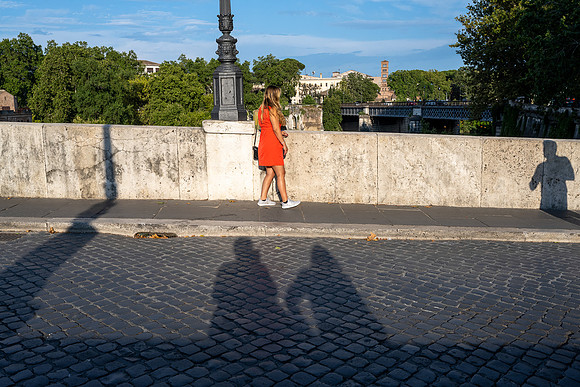 20211208 a 31,193457,Shadows and Woman in Red ,c