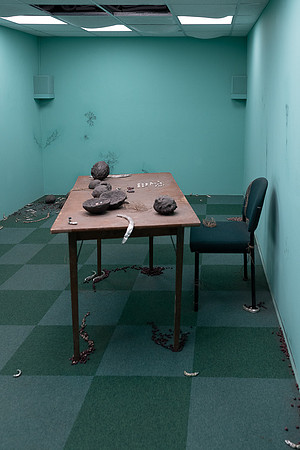 20220915 aa 42,211562,Stones Desk ,c